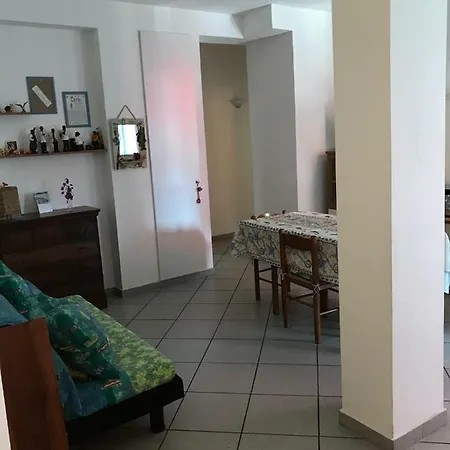 Apartman Cosy In With Garage Alassio